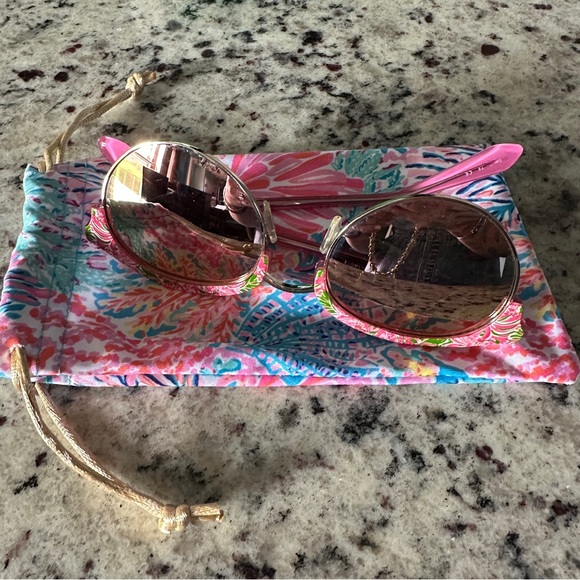 Lilly Pulitzer Polarized Sunglasses - Picture 5 of 5